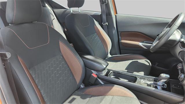 Photo of 2023 Monarch Orange Metallic/Super Black Nissan Kicks