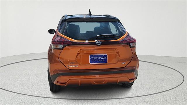 Photo of 2023 Monarch Orange Metallic/Super Black Nissan Kicks