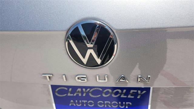 Photo of 2023 Silver Metallic Volkswagen Tiguan