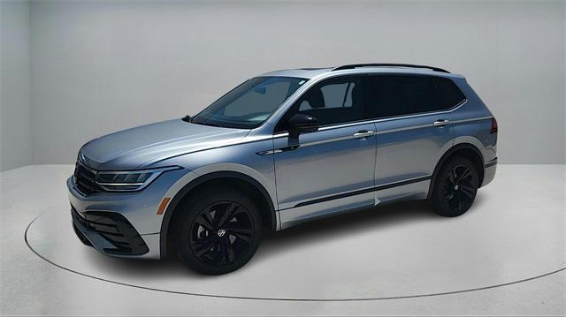 Photo of 2023 Silver Metallic Volkswagen Tiguan
