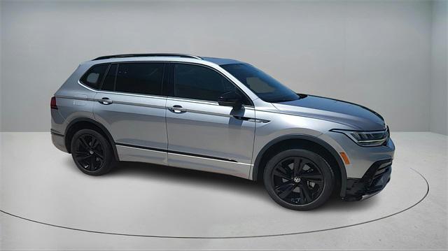 Photo of 2023 Silver Metallic Volkswagen Tiguan