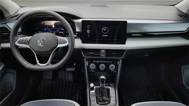 Photo of 2024 Pyrite Silver Metallic Volkswagen Taos