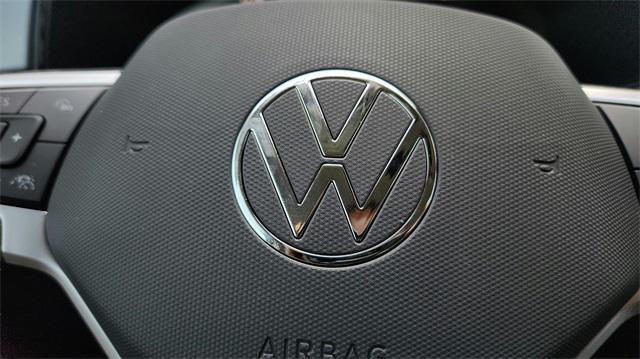 Photo of 2024 Pyrite Silver Metallic Volkswagen Taos