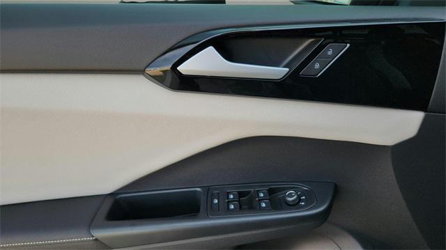 Photo of 2024 Pyrite Silver Metallic Volkswagen Taos