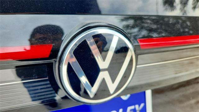 Photo of 2025 Deep Black Pearl Volkswagen Taos