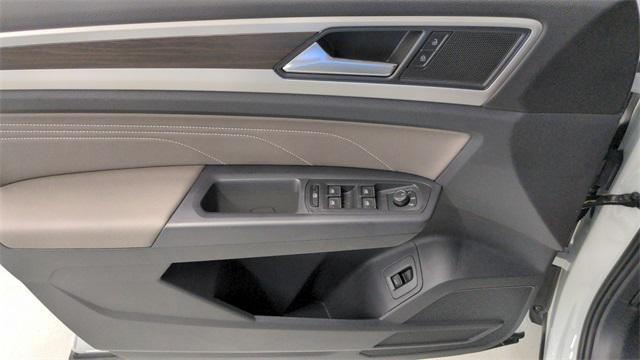 Photo of 2021 Pure White Volkswagen Atlas
