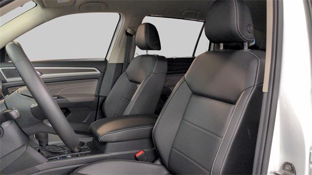 Photo of 2021 Pure White Volkswagen Atlas