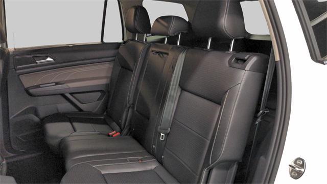 Photo of 2021 Pure White Volkswagen Atlas