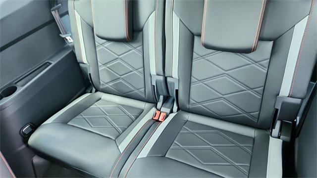 Photo of 2025 Pure White Volkswagen Atlas