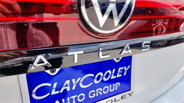 Photo of 2025 Pure White Volkswagen Atlas