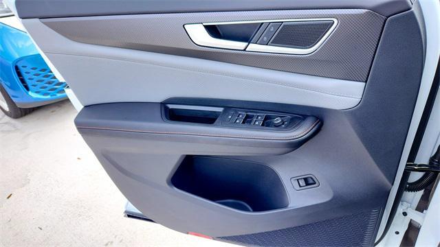 Photo of 2025 Pure White Volkswagen Atlas