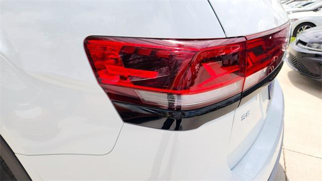 Photo of 2025 Pure White Volkswagen Atlas