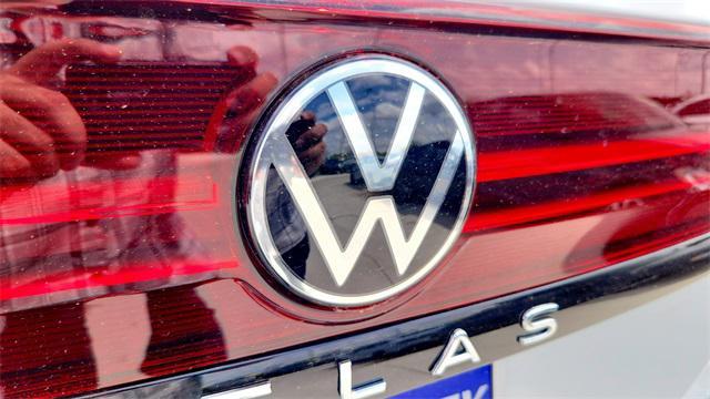 Photo of 2025 Pure White Volkswagen Atlas