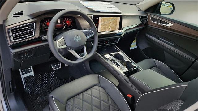 Photo of 2025 Silver Mist Metallic Volkswagen Atlas