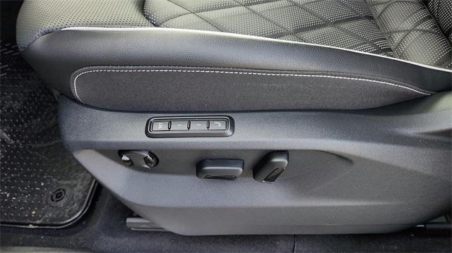Photo of 2025 Silver Mist Metallic Volkswagen Atlas