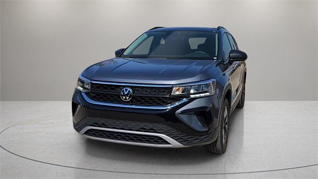 Photo of 2024 Platinum Gray Metallic Volkswagen Taos