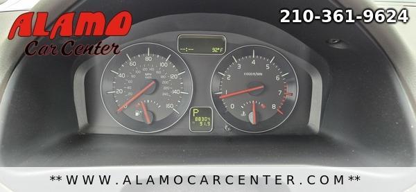 Photo of 2010 White Volvo C30