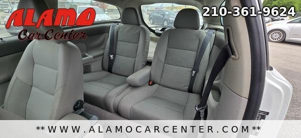 Photo of 2010 White Volvo C30