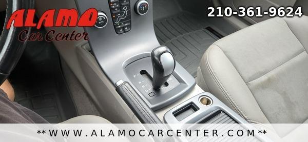 Photo of 2010 White Volvo C30