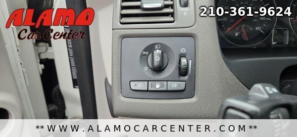 Photo of 2010 White Volvo C30