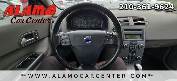 Photo of 2010 White Volvo C30