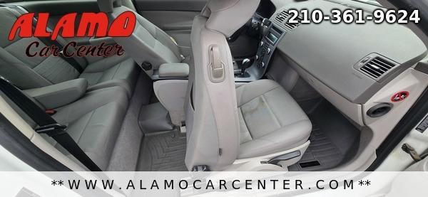 Photo of 2010 White Volvo C30