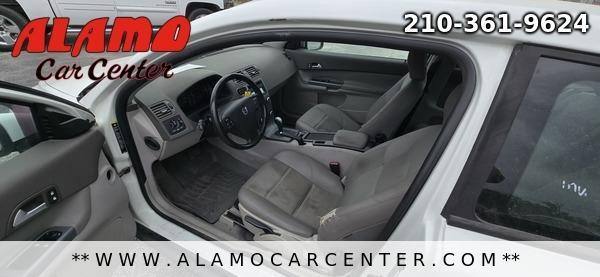 Photo of 2010 White Volvo C30