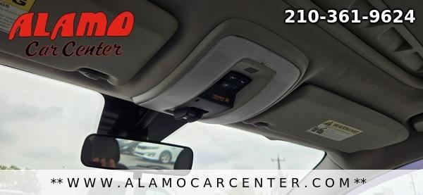 Photo of 2010 White Volvo C30