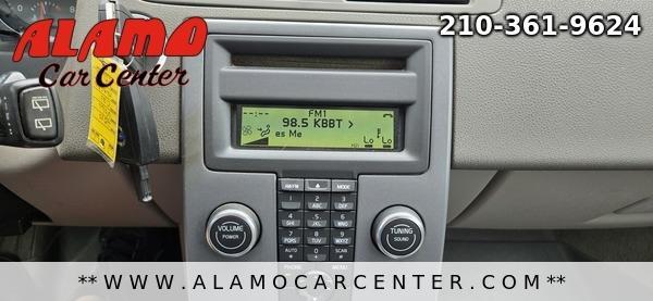 Photo of 2010 White Volvo C30