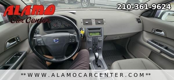 Photo of 2010 White Volvo C30