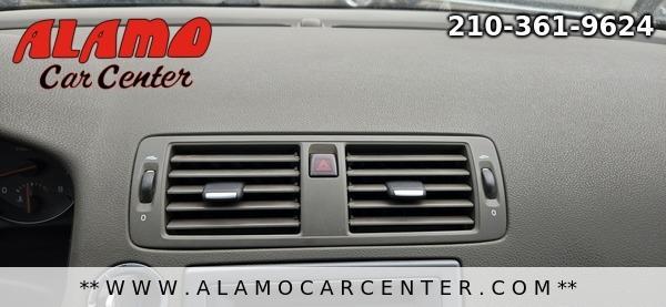 Photo of 2010 White Volvo C30