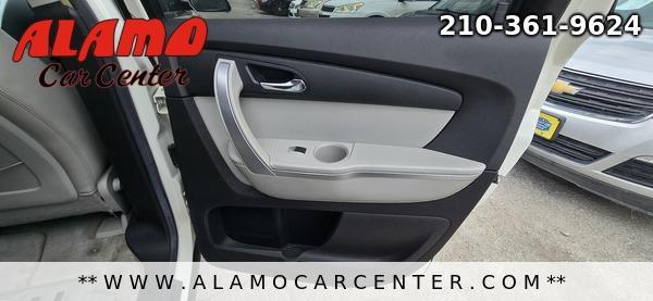 Photo of 2008 White GMC Acadia