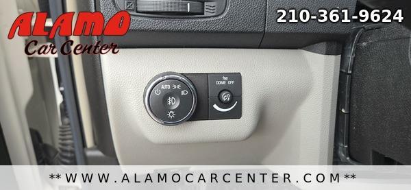 Photo of 2008 White GMC Acadia