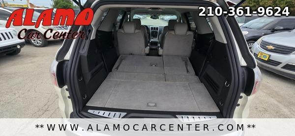 Photo of 2008 White GMC Acadia