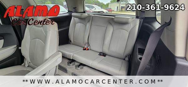 Photo of 2008 White GMC Acadia