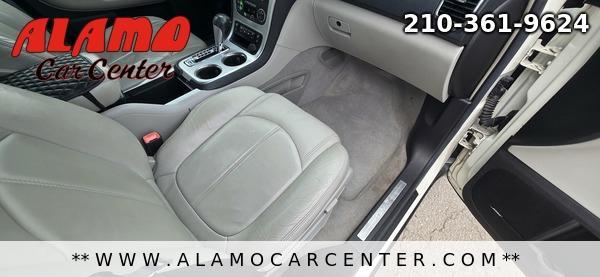 Photo of 2008 White GMC Acadia