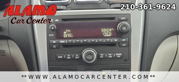 Photo of 2008 White GMC Acadia