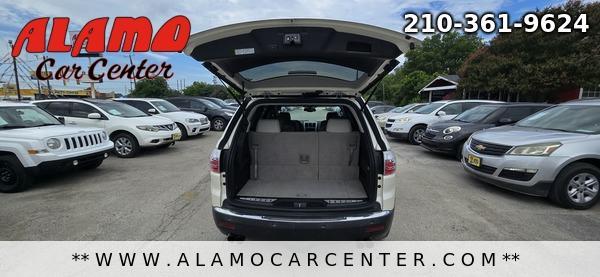 Photo of 2008 White GMC Acadia