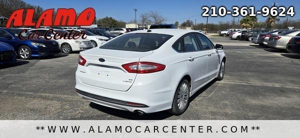 Photo of 2015 White Ford Fusion Hybrid
