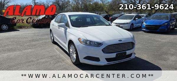 Photo of 2015 White Ford Fusion Hybrid