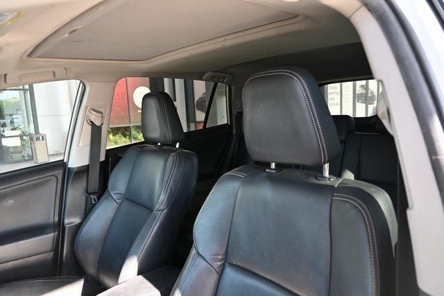 Photo of 2015 Blizzard Pearl Toyota RAV4