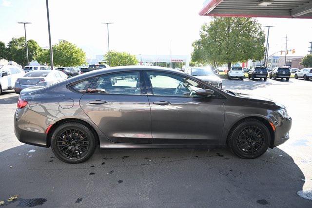 Photo of 2015 Granite Crystal Metallic Clearcoat Chrysler 200