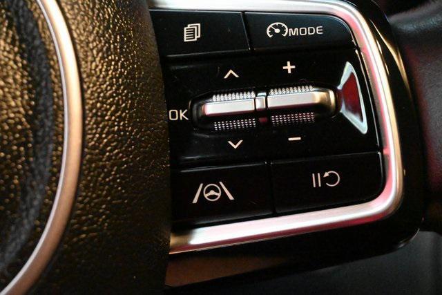 Photo of 2022 Glacial White Pearl Kia Sorento