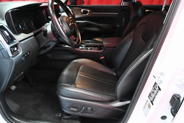 Photo of 2022 Glacial White Pearl Kia Sorento