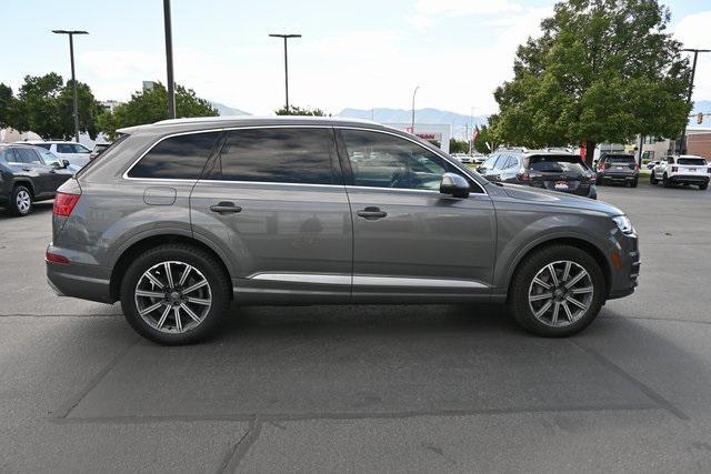 Photo of 2017 Gray Audi Q7