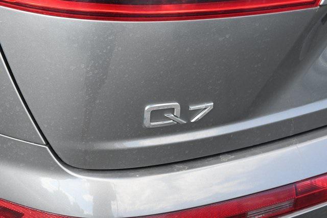 Photo of 2017 Gray Audi Q7