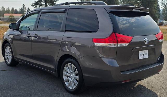 Photo of 2013 Predawn Gray Mica Toyota Sienna