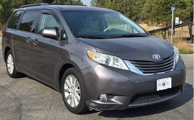 Photo of 2013 Predawn Gray Mica Toyota Sienna
