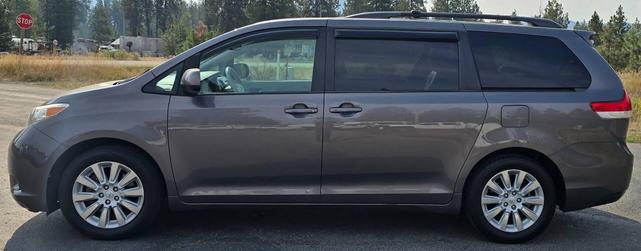 Photo of 2013 Predawn Gray Mica Toyota Sienna