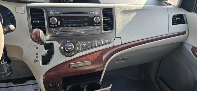 Photo of 2013 Predawn Gray Mica Toyota Sienna